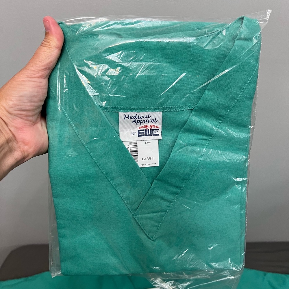Medical Collection EWC Green Unisex Scrub Shirt Size Large